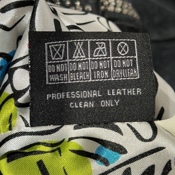 Saguaro Black Suede with Removable Faux Fur Collar and Beading Detail Vest - EUC - Picture 10 of 10